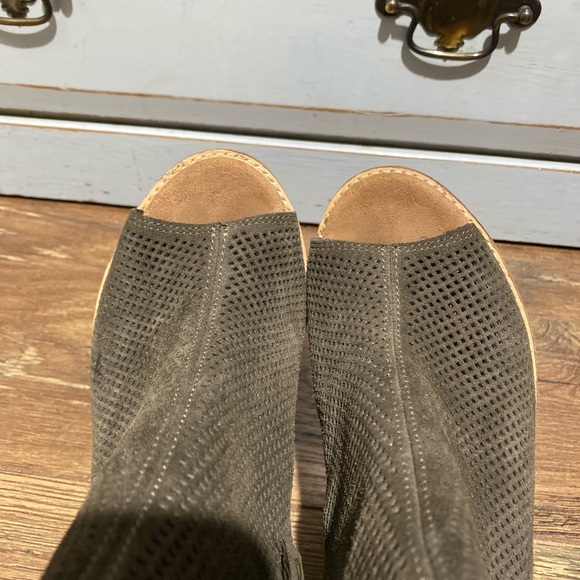 Toms - Picture 5 of 7